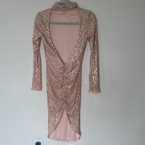 Dress Glittering Gold Sequin Dress - Picture 3 of 5